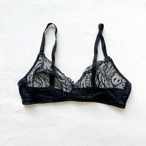 Vintage Black Floral Lace Bra with Adjustable Straps - 34C